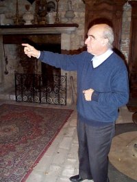Luigi Panigazzi, ex senatore e proprietario del castello dichiara di avvertire presenze al suo interno.