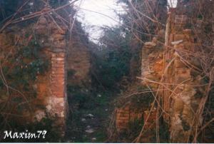 Parti delle mura della chiesa prima dei restauri Inverno 2000