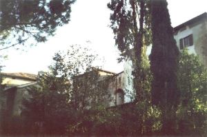 Veduta laterale del complesso.
