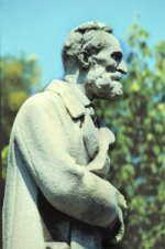 Statua di Paolo Gorini presente a Lodi.